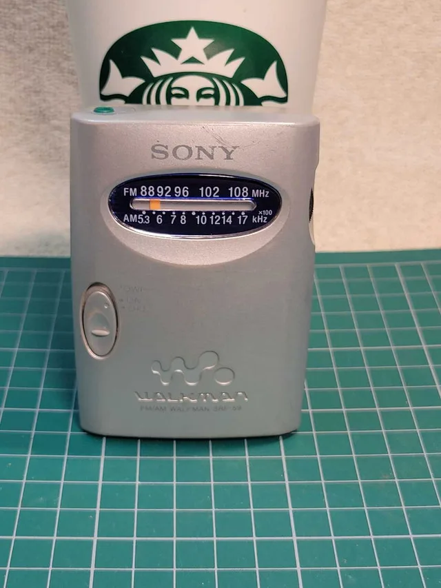 Sony SRF59 AM/FM Walkman Radio - Silver Tested Works thumbnail