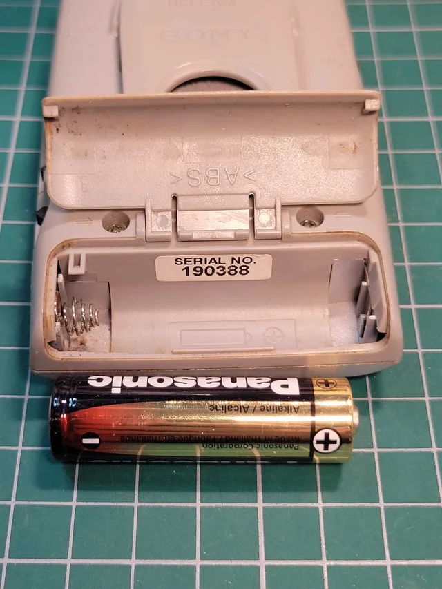 Sony SRF59 AM/FM Walkman Radio - Silver Tested Works image indicator(6)