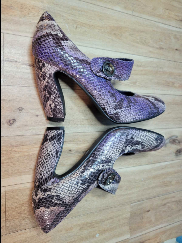Ladies Two Lips shoes, purple reptile like pattern, size 8 - photo 4