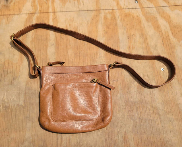 Vintage Fossil crossbody purse , all leather in good shape