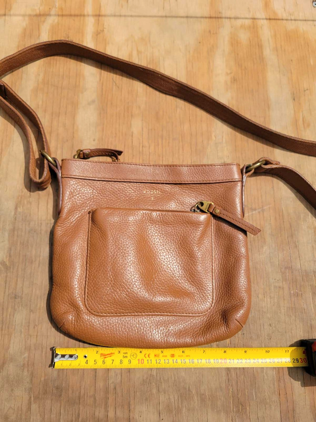 Vintage Fossil crossbody purse , all leather in good shape - photo 2