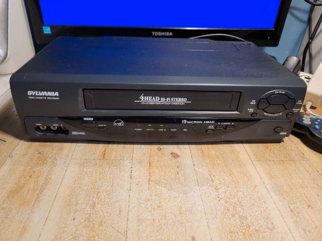 Sylvania VCR with Cogeco Universal Remote
