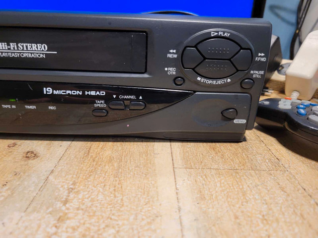 Sylvania VCR with Cogeco Universal Remote - photo 3