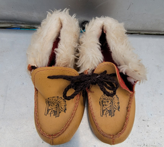 Vintage child's handmade moccasins all handmade construct - photo 3