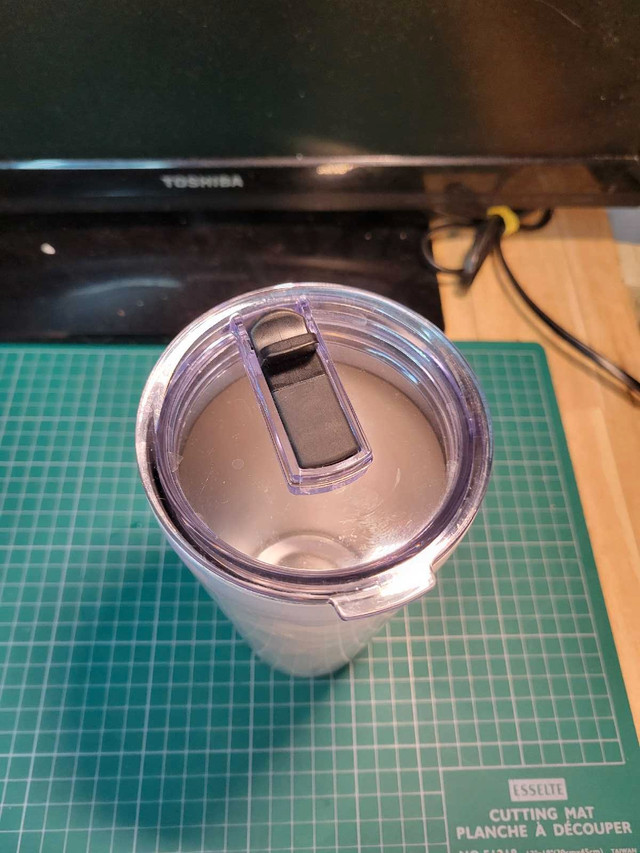 Hydrapeak tumbler like new with grest colors. - photo 2