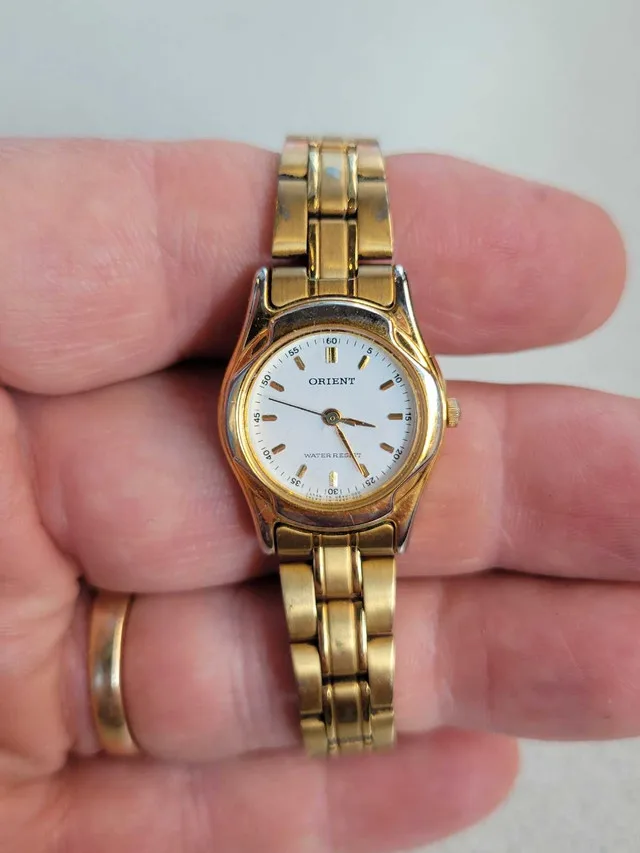 Ladies Orient quartz dress watch in good condition