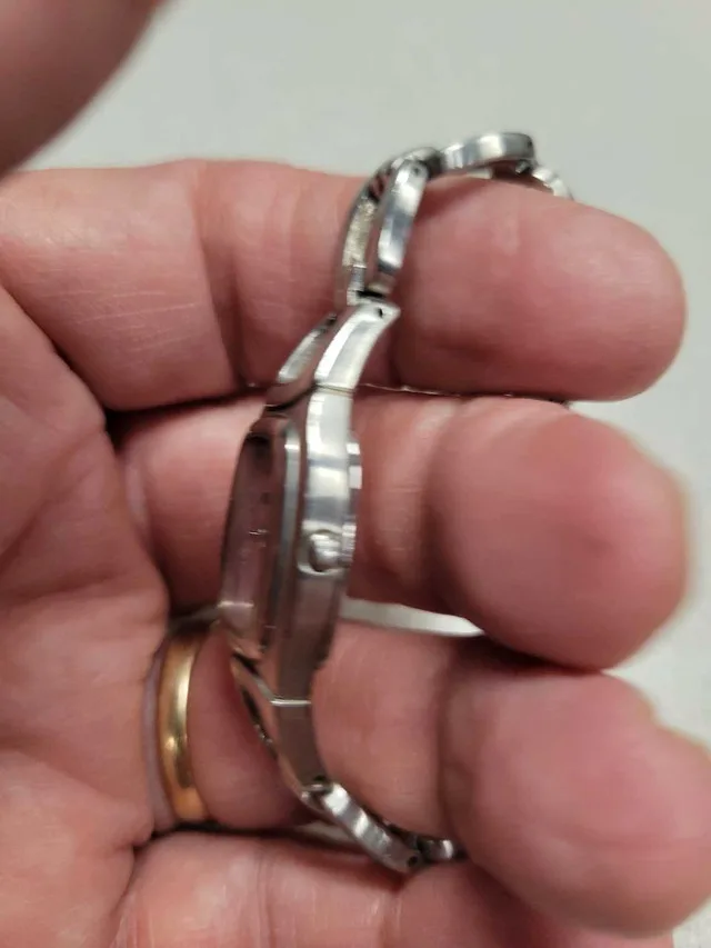 Ladies Irrestible ROOTS watch, silver and pink dial. image indicator(2)