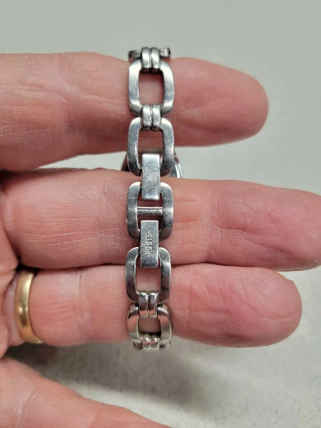 Ladies Irrestible ROOTS watch, silver and pink dial. image indicator(4)