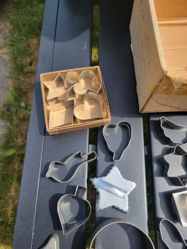 ANTIQUE VINTAGE cookie cake decorating supplies And Cookie Cutte - photo 2