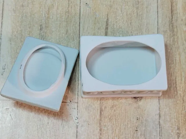 Vintage Capodimonte porcelain trinket box With Applied Roses. image indicator(2)