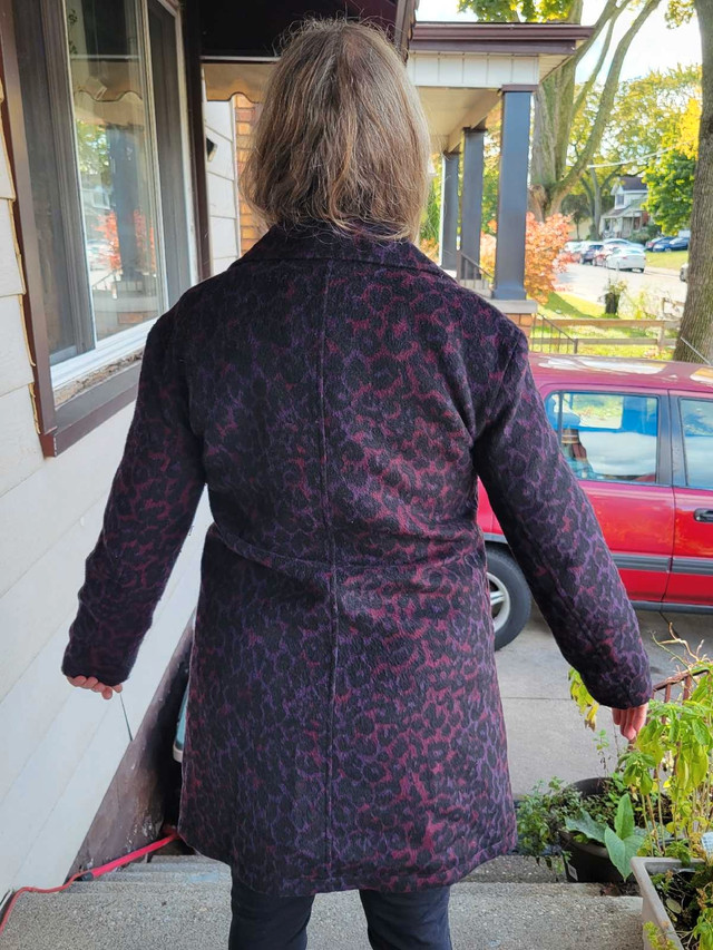 Ladies Levi's 3/4 length coat. Great color. Size extra small - photo 3