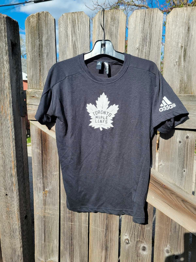 Adidas Toronto Maple Leafs tshirt size small