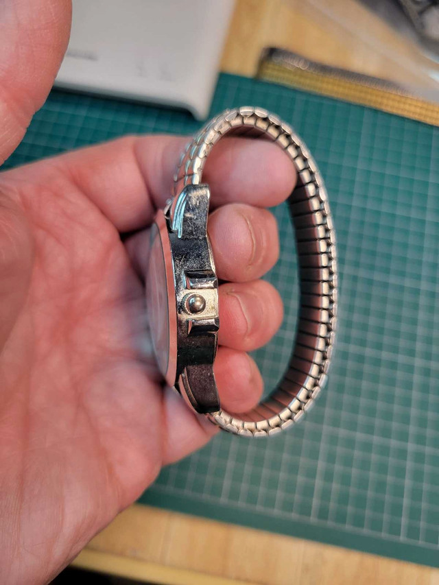 Men's large watch on expansion band - photo 2