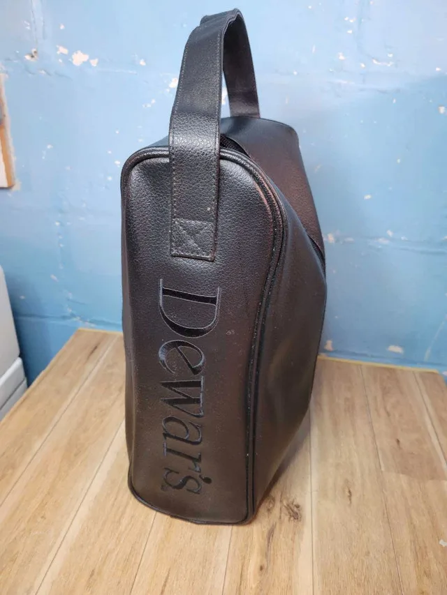 DEWAR'S Scotch 2 bottle carrying case, padded and divider image indicator(2)