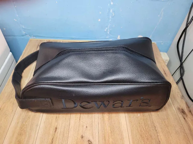 DEWAR'S Scotch 2 bottle carrying case, padded and divider image indicator(3)