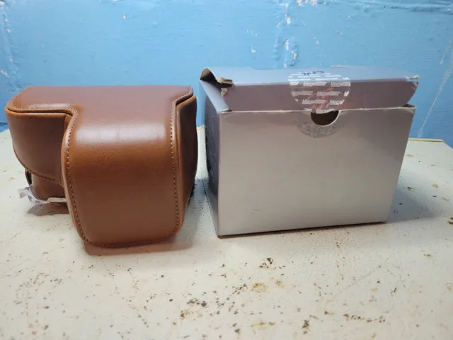 MegaGear Leather Camera Case for Sony Alpha A6300 thumbnail