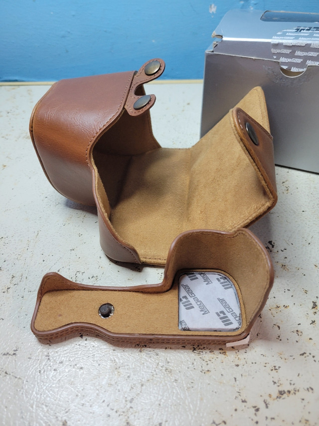 MegaGear Leather Camera Case for Sony Alpha A6300 - photo 4