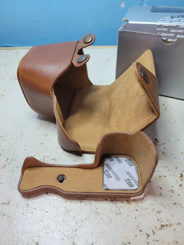 MegaGear Leather Camera Case for Sony Alpha A6300 image indicator(4)