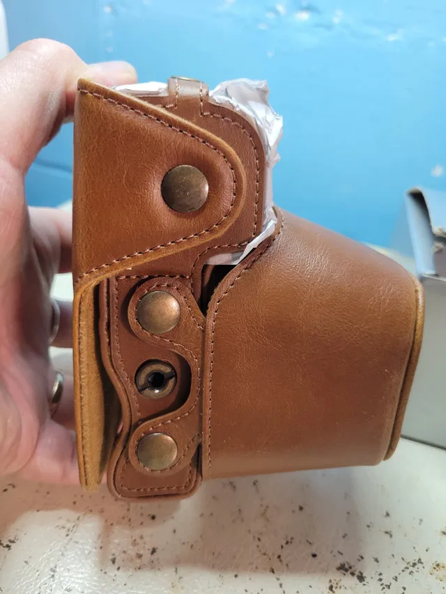 MegaGear Leather Camera Case for Sony Alpha A6300 image indicator(5)