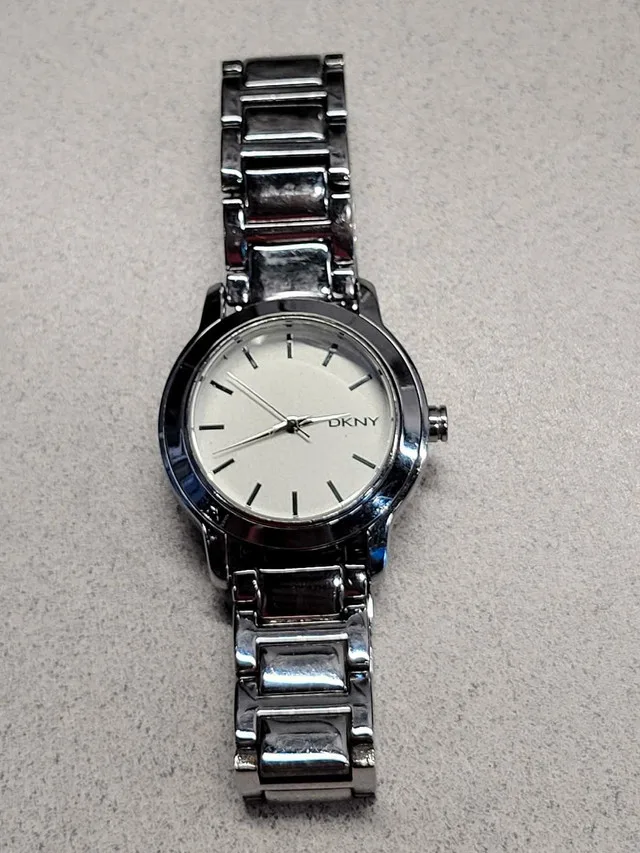 Ladies DKNY wrist watch in good condition with new battery. thumbnail
