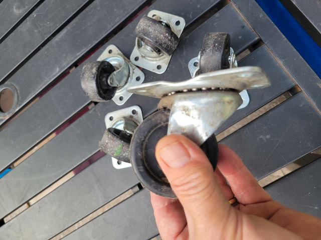 Swivell casters set of 5 in good shape . - photo 2