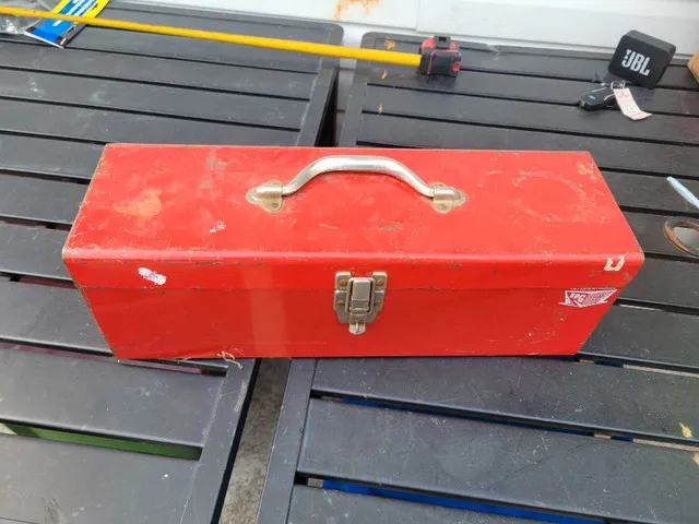 Small metal toolbox in good condition w/ tray thumbnail