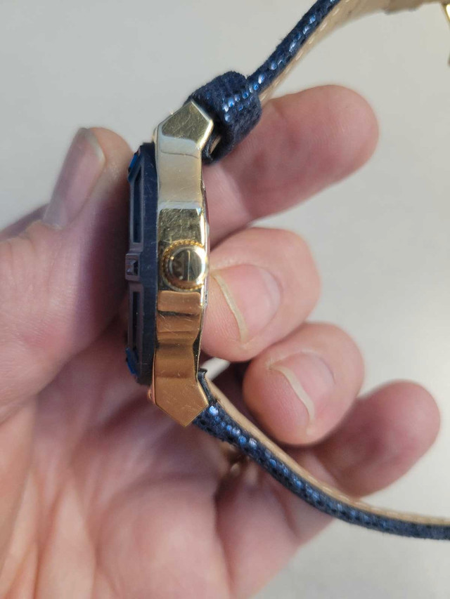 GUESS Ladies watch like new. Amazing color and design - photo 2