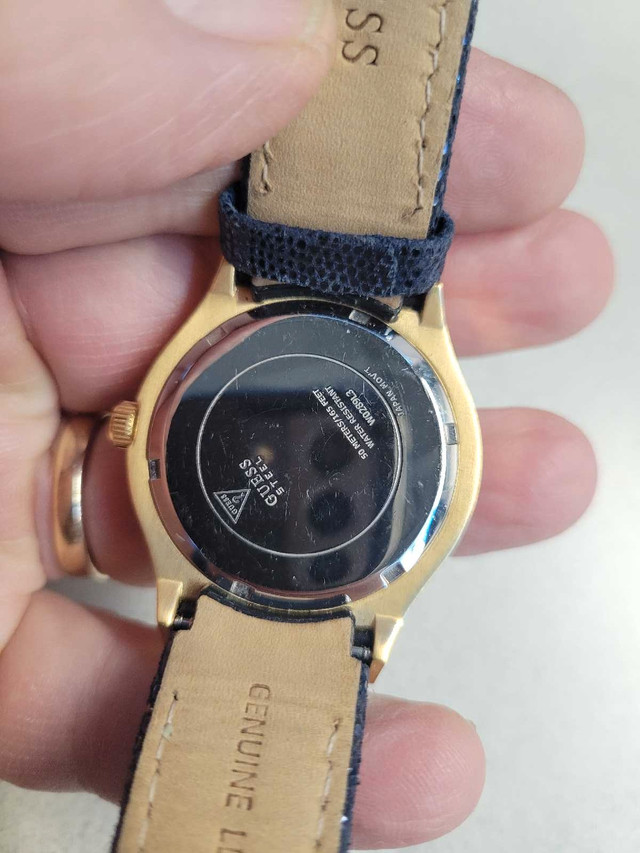 GUESS Ladies watch like new. Amazing color and design - photo 4