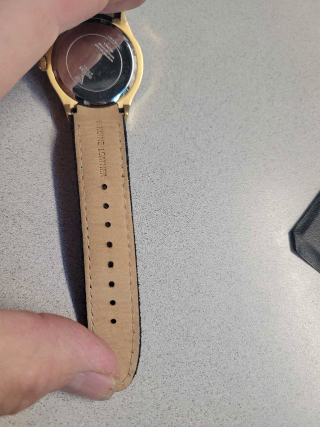 GUESS Ladies watch like new. Amazing color and design - photo 5