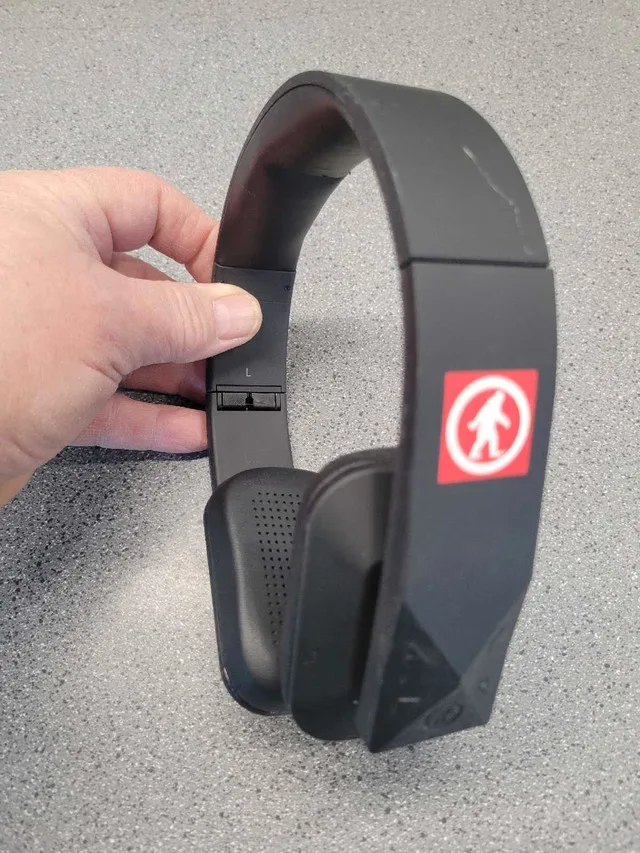 Tuis - Wireless Bluetooth Headphones thumbnail