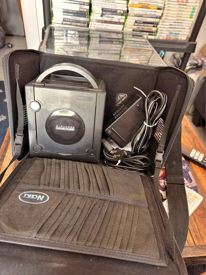 Nintendo GameCube Console Set w/ 1 Controller & Cables + Case