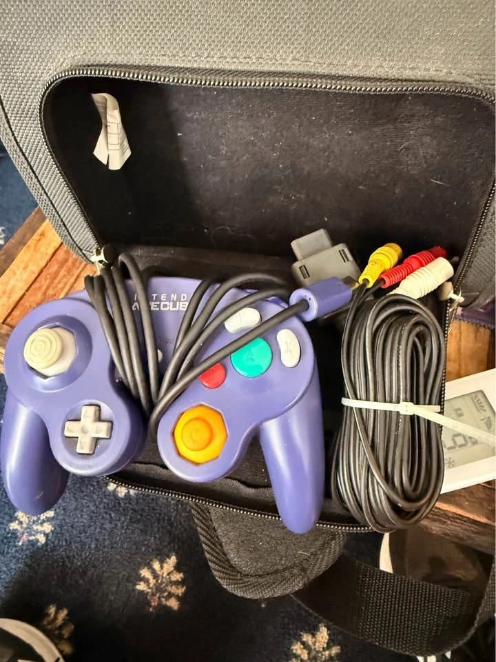 Nintendo GameCube Console Set w/ 1 Controller & Cables + Case - photo 2