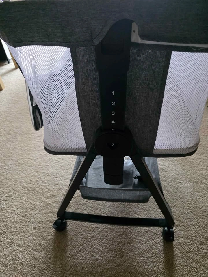 Bassinet / bedside sleeper for baby - photo 2