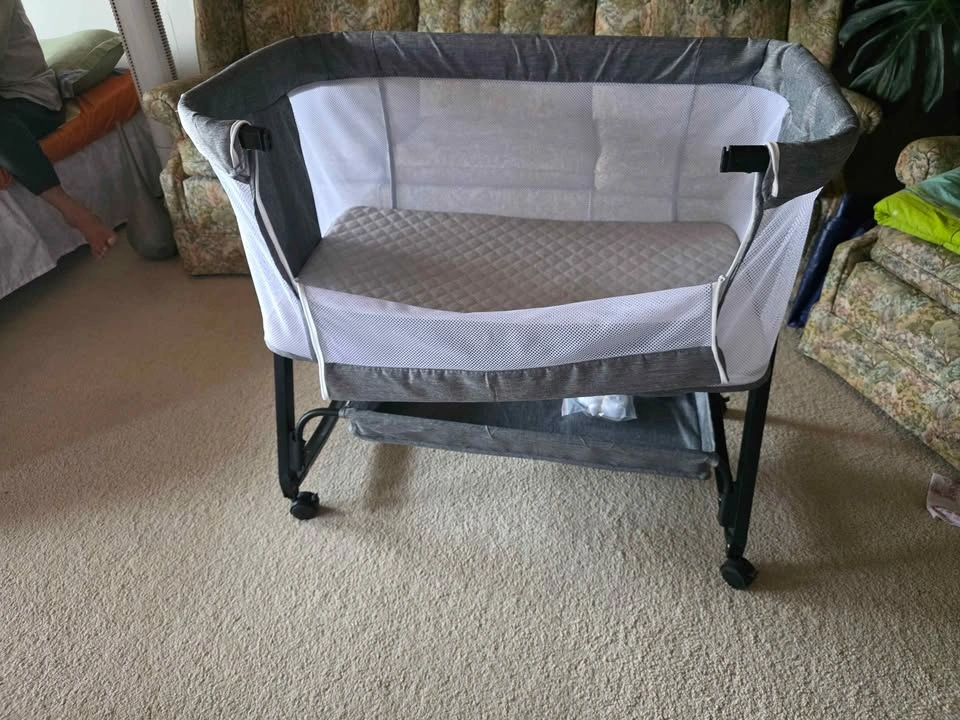 Bassinet / bedside sleeper for baby - photo 4