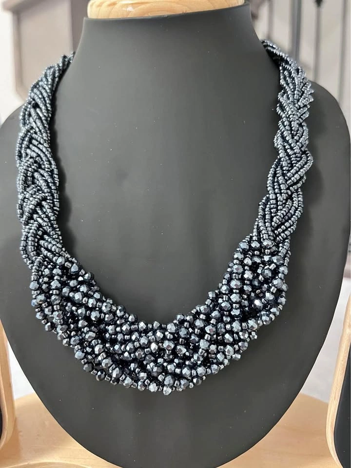 Pearl Neck piece