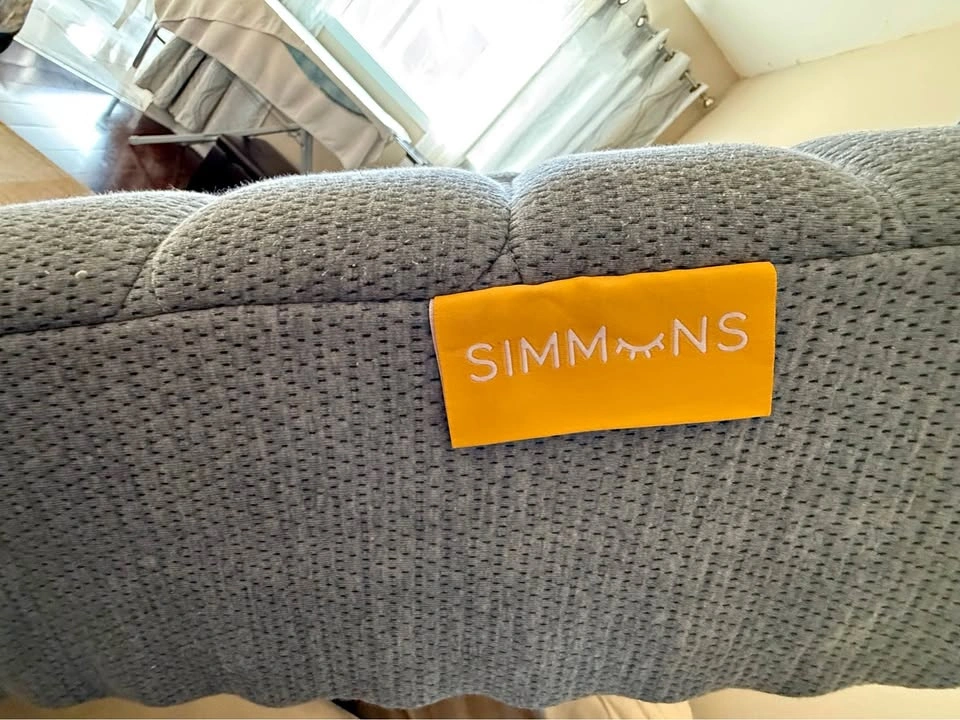 Simmons 8 Inch Hybrid Queen Medium Mattress