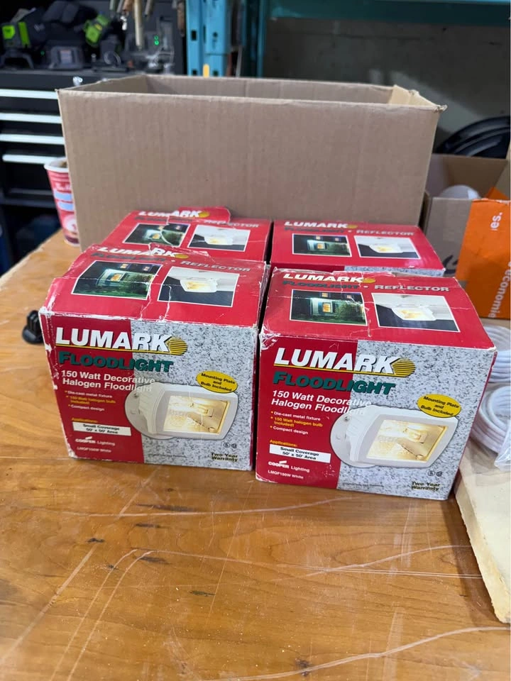 NEW Lumark 150W Halogen Floodlights - photo 5
