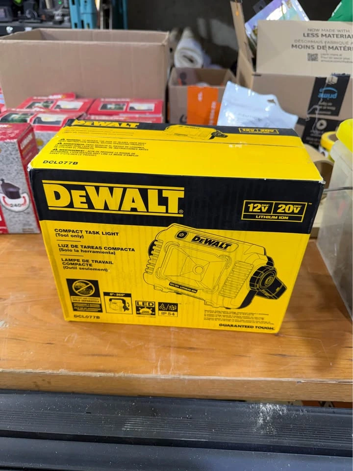 NEW IN BOX DeWalt 12V/20V MAX* Compact Task Light – 2000 Lumens - photo 2