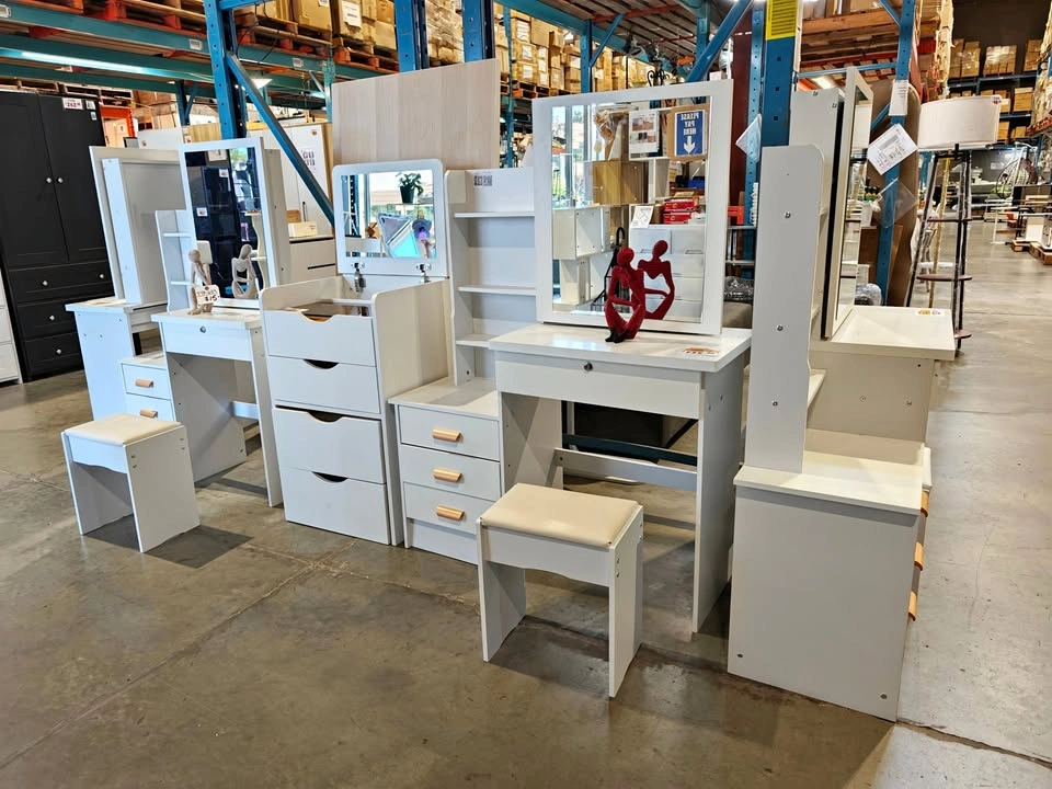 Posting #C3198 Vanity Dress Table