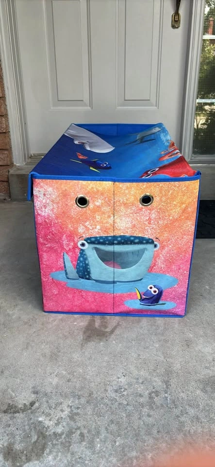 Disney Finding Dory 30-inch licensed storage bench - photo 4