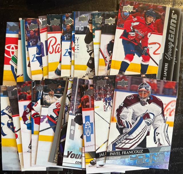 Lot  of 25 Upper Deck Hockey Young Guns