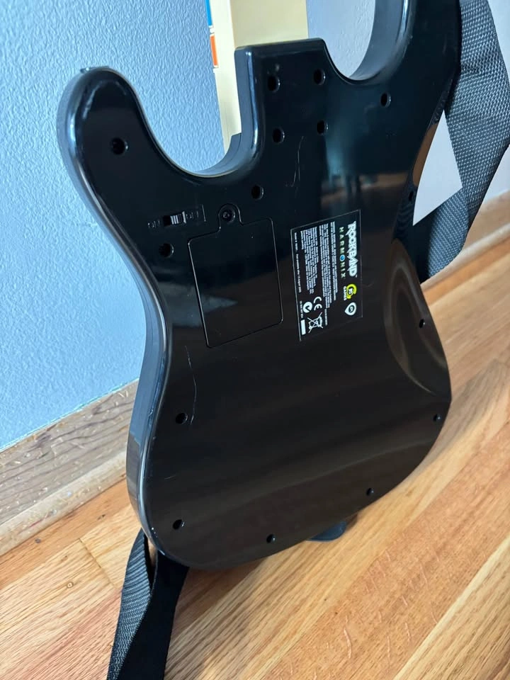 TESTED- Wireless Wii Rockband/Guitar Hero controller - photo 2