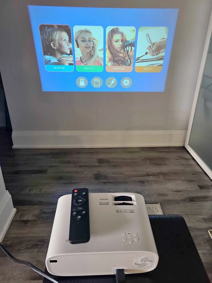 🇨🇦  LED Video Projector - NEW
