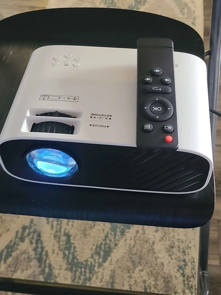 🇨🇦  LED Video Projector - NEW - photo 2