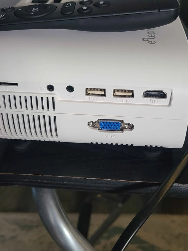 🇨🇦  LED Video Projector - NEW - photo 4
