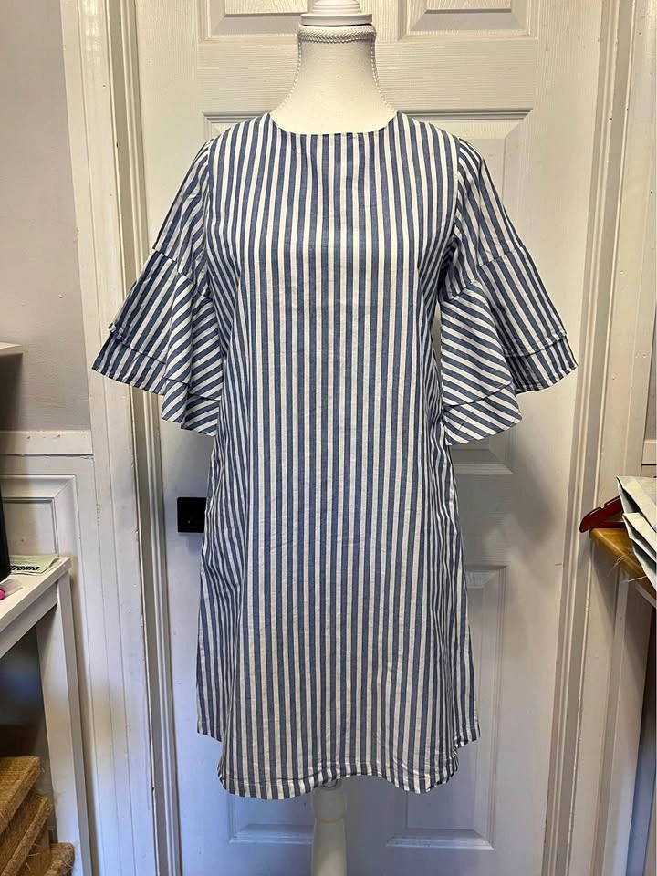 ⚽ Blue stripes straight cut dress