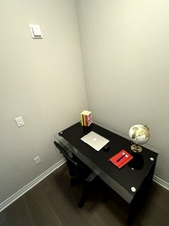 Modern Glass Office Desk + Ergonomic Chair – Excellent Condition - photo 2
