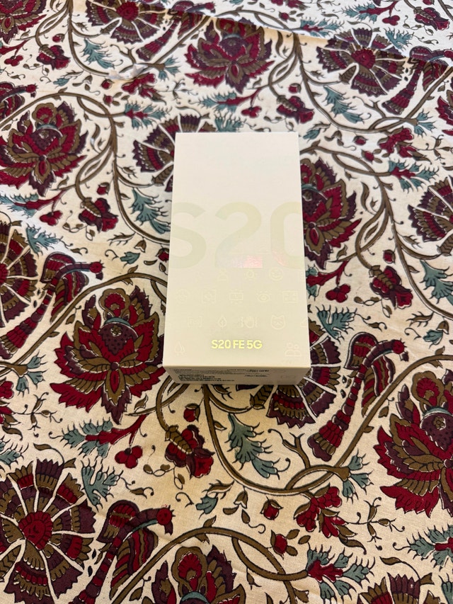 Samsung S20 FE 5G 128GB - photo 2