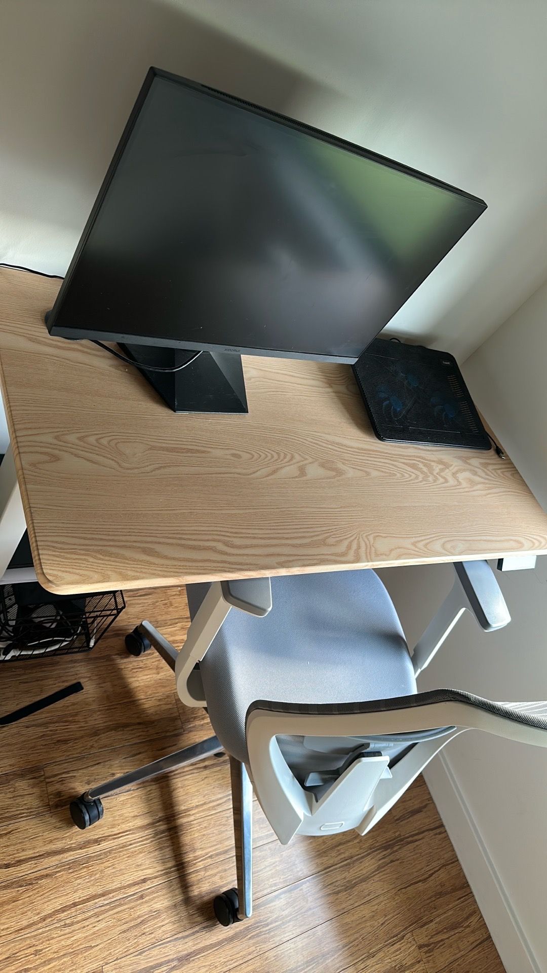 Standing desk and branch ergonomic chair - photo 2