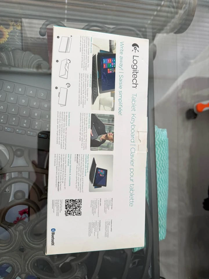 logitech tablet keyboard - photo 2